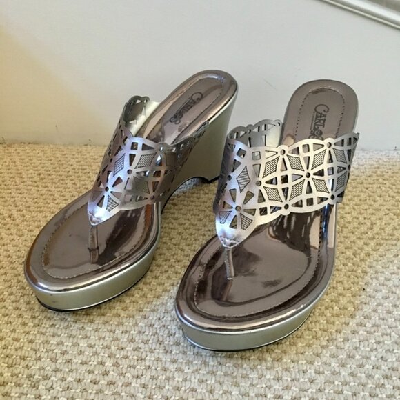 Carlos by Carlos Santana Madison Silver Die-Cut-Out Wedge Thong Sandal Sz7.5 #02 - Picture 1 of 8
